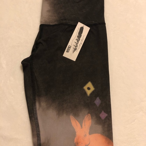 Teeki- rabbit hole hot pant - Picture 4 of 4